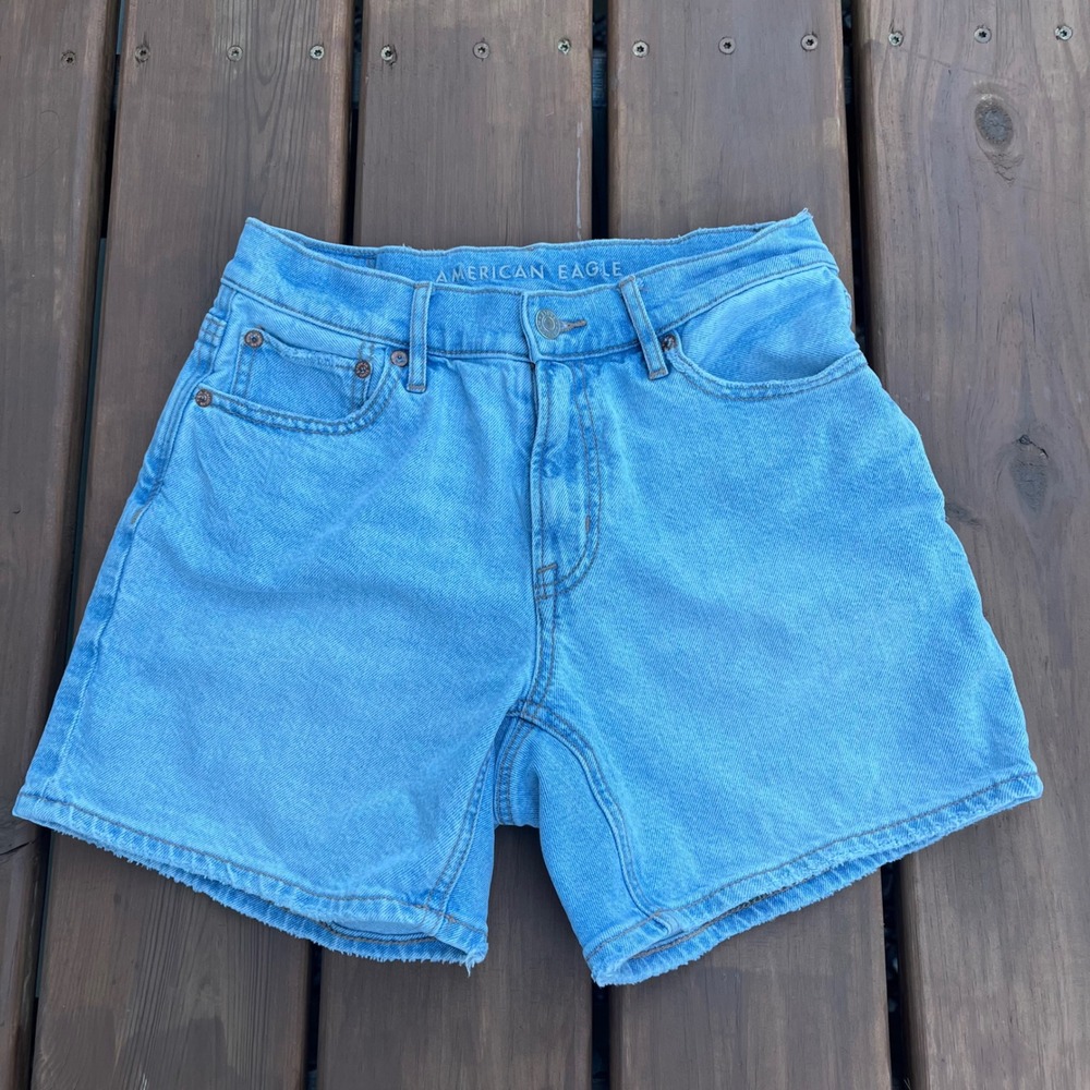 American Eagle Jean Shorts Relaxed Short Light Wash Blue Denim Size 0